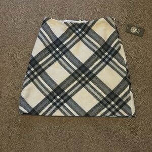 NWT Vince Camuto Ivory with Black / Grey oversized plaid skirt